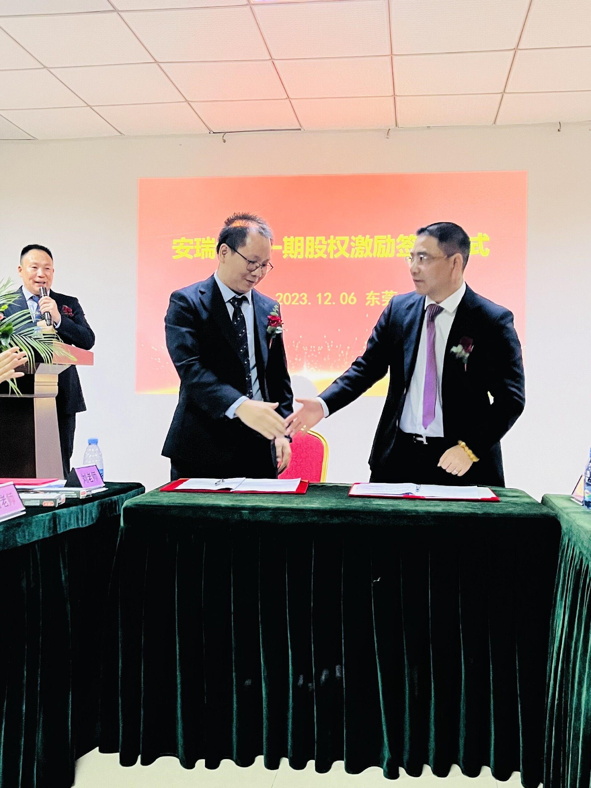 1702274812177932.jpg e9d2b5a5-64d7-47d6-98ea-5bceee08978f.jpg